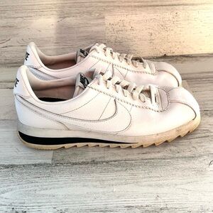 Nike Classic Cortez Shark Women’s Size 8.5 Lace Up Sneakers In White